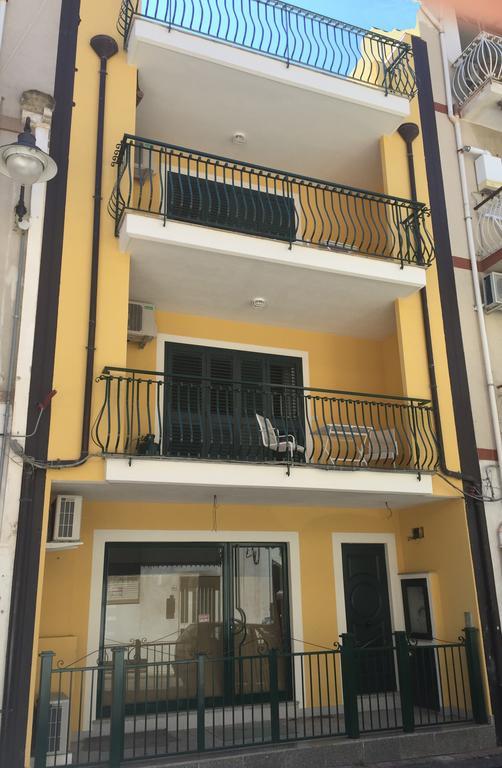 Appartamento Milly House Letojanni Esterno foto